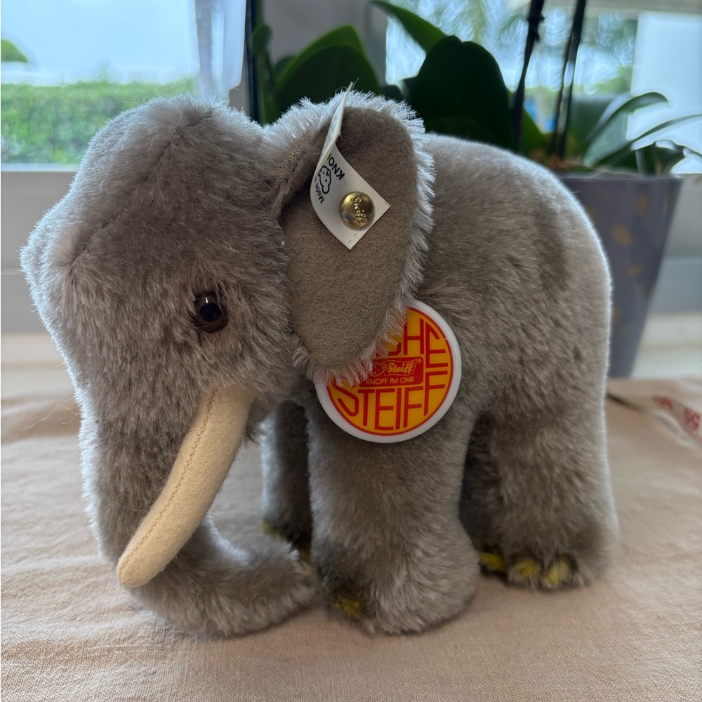 Vintage Arche Steiff elephant trunk down, 1992, Mohair, Germany, Ltd Ed 13/8000